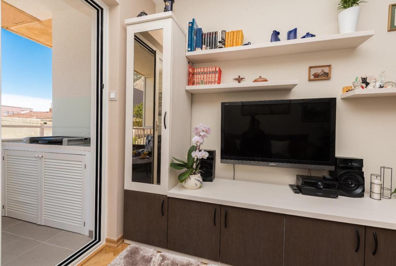 Chic Apartment Zoja Near Beach With Free Parking Makarska Bagian luar foto