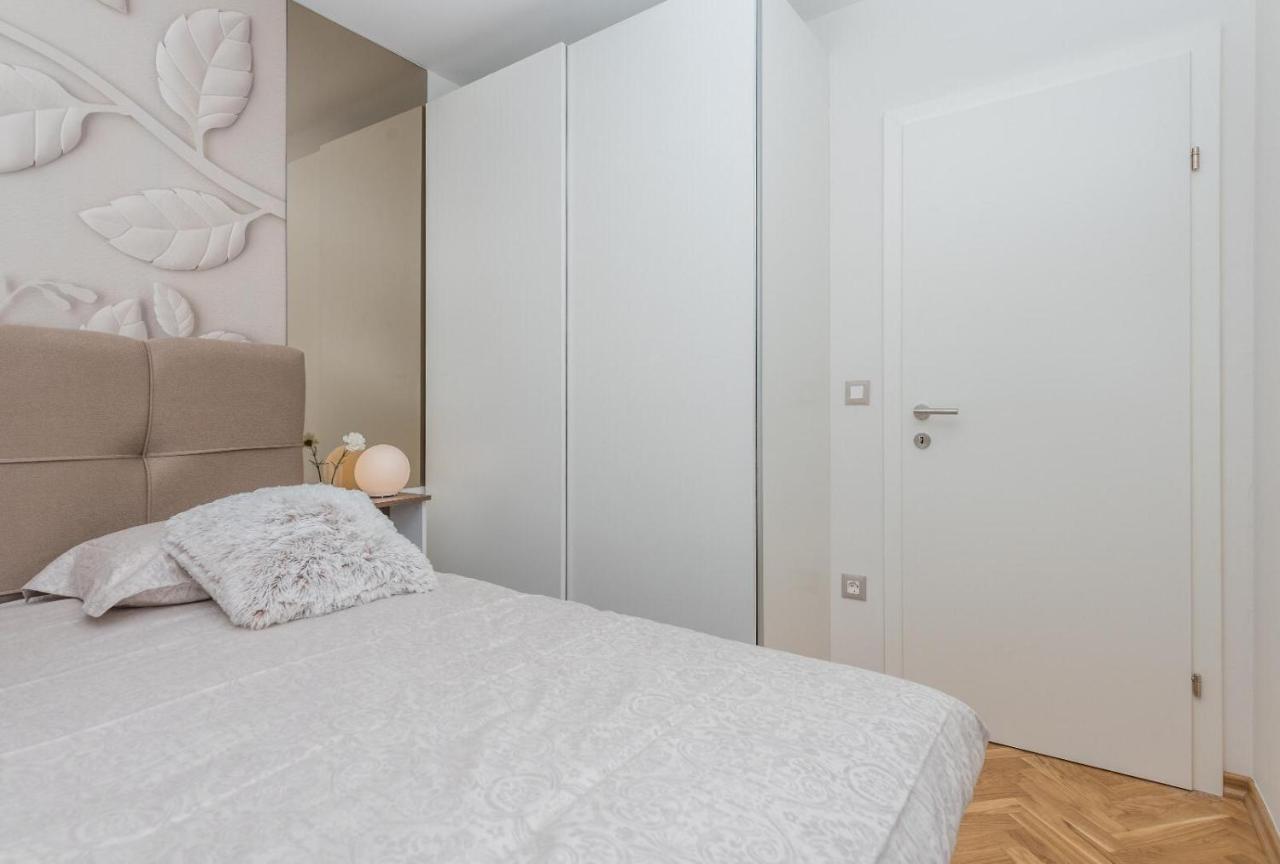 Chic Apartment Zoja Near Beach With Free Parking Makarska Bagian luar foto