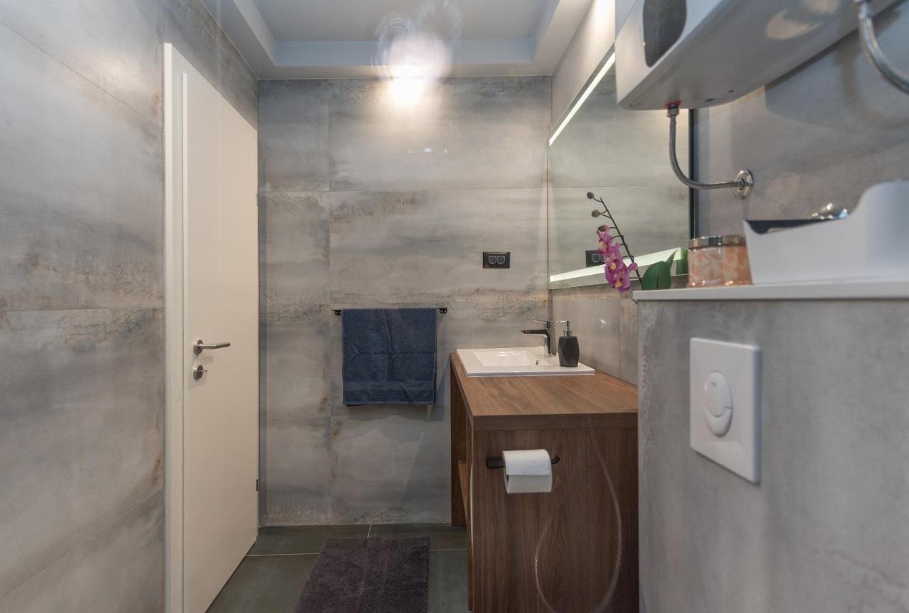 Chic Apartment Zoja Near Beach With Free Parking Makarska Bagian luar foto